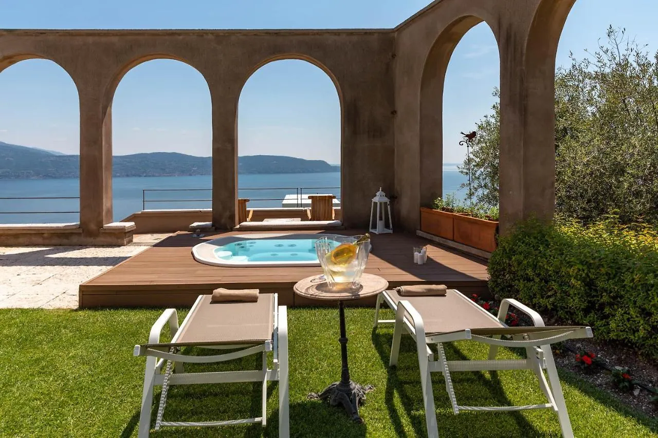 Le Selve Lake View Villas トスコラーノ・マデルノ イタリア