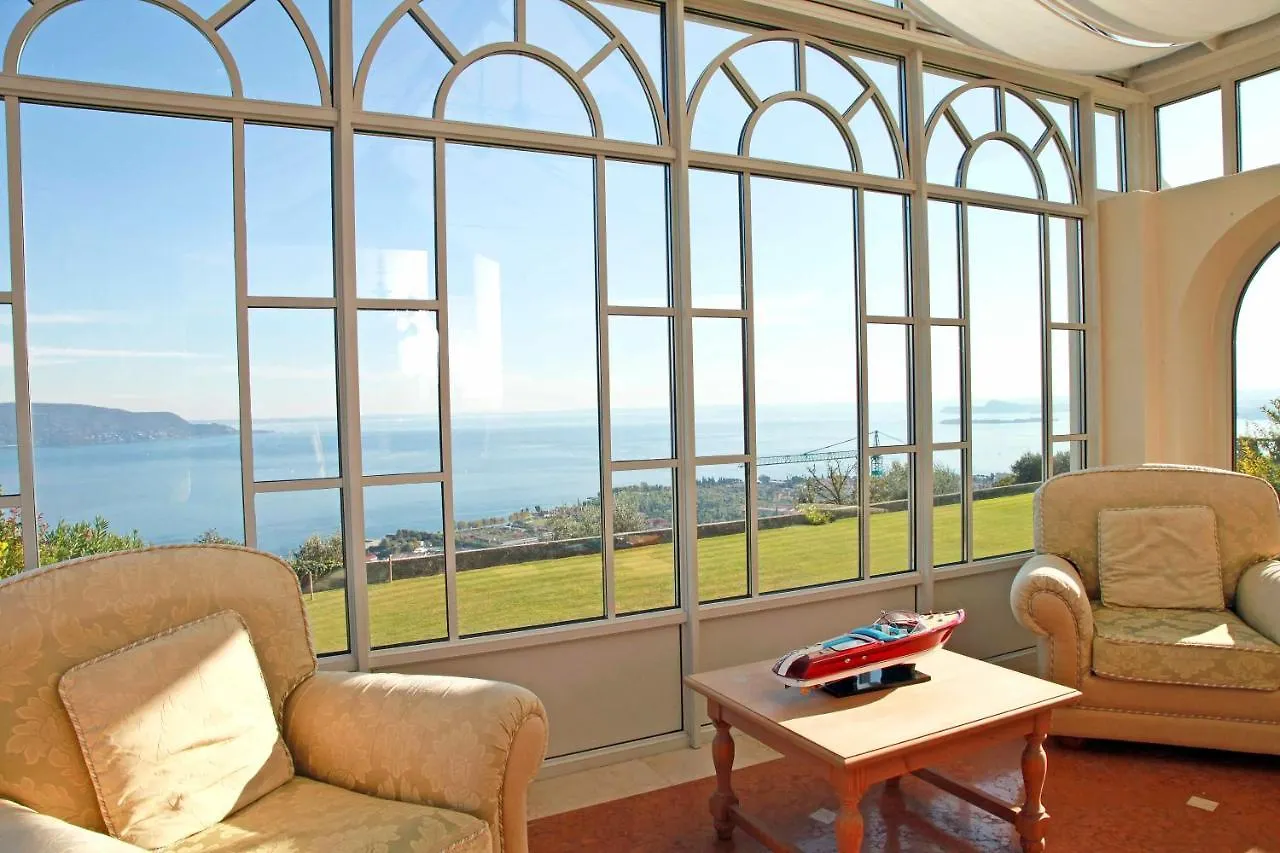 Le Selve Lake View Villas トスコラーノ・マデルノ 0*,  イタリア