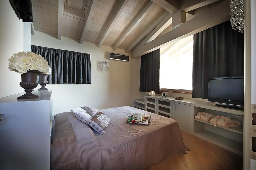 Le Selve Lake View Villas トスコラーノ・マデルノ