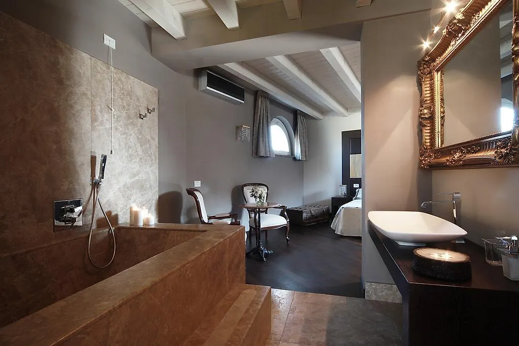 Le Selve Lake View Villas トスコラーノ・マデルノ 0*,  イタリア