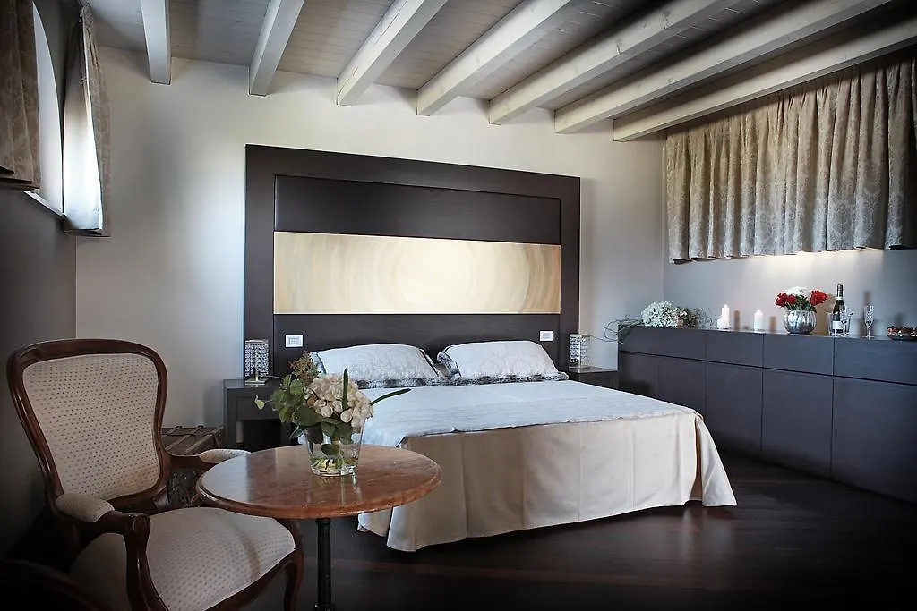 Le Selve Lake View Villas トスコラーノ・マデルノ
