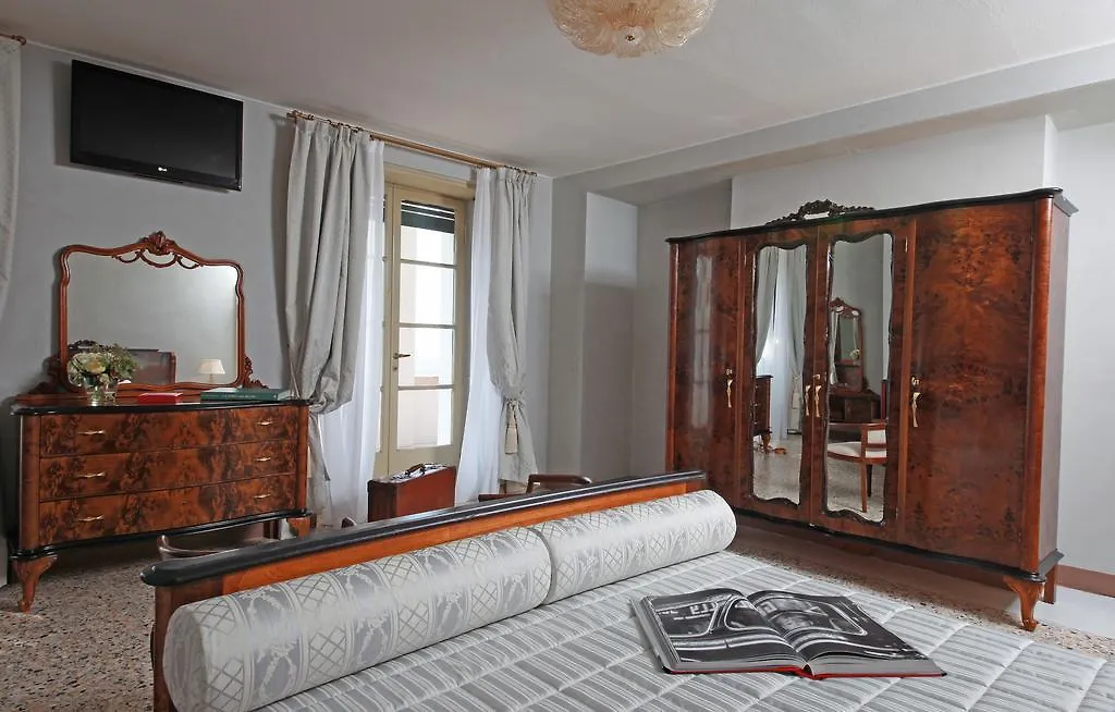 Le Selve Lake View Villas トスコラーノ・マデルノ