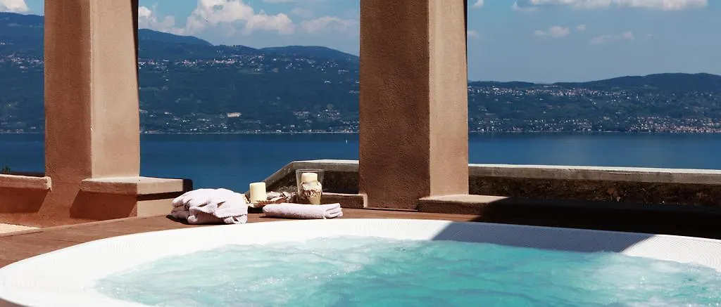 Le Selve Lake View Villas トスコラーノ・マデルノ 0*,