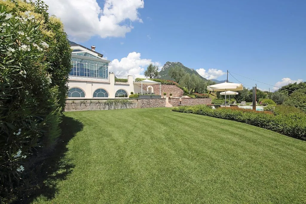 Le Selve Lake View Villas トスコラーノ・マデルノ イタリア
