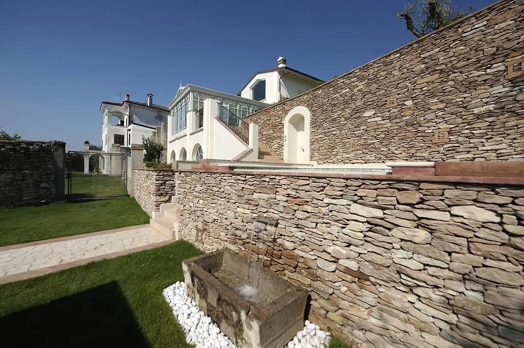 Le Selve Lake View Villas トスコラーノ・マデルノ 0*,