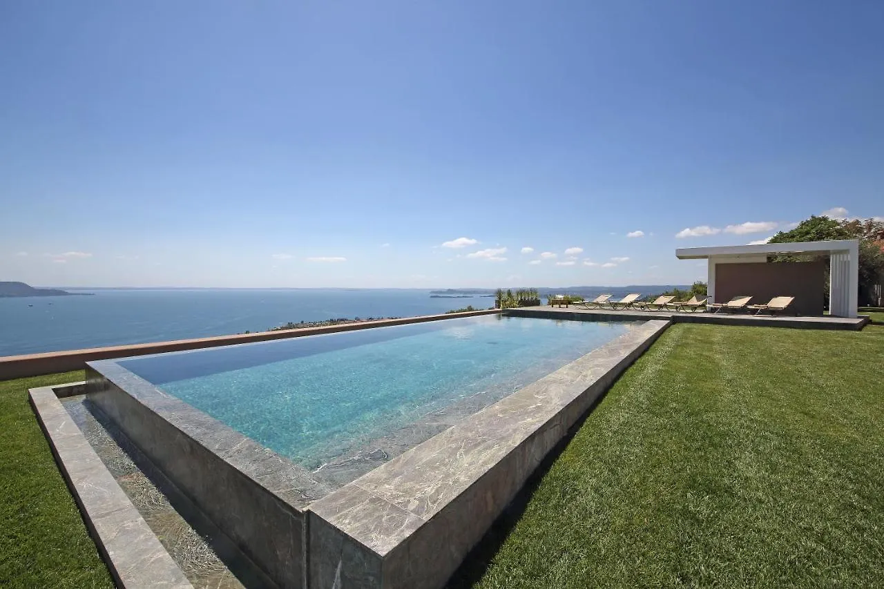 Le Selve Lake View Villas トスコラーノ・マデルノ 0*,